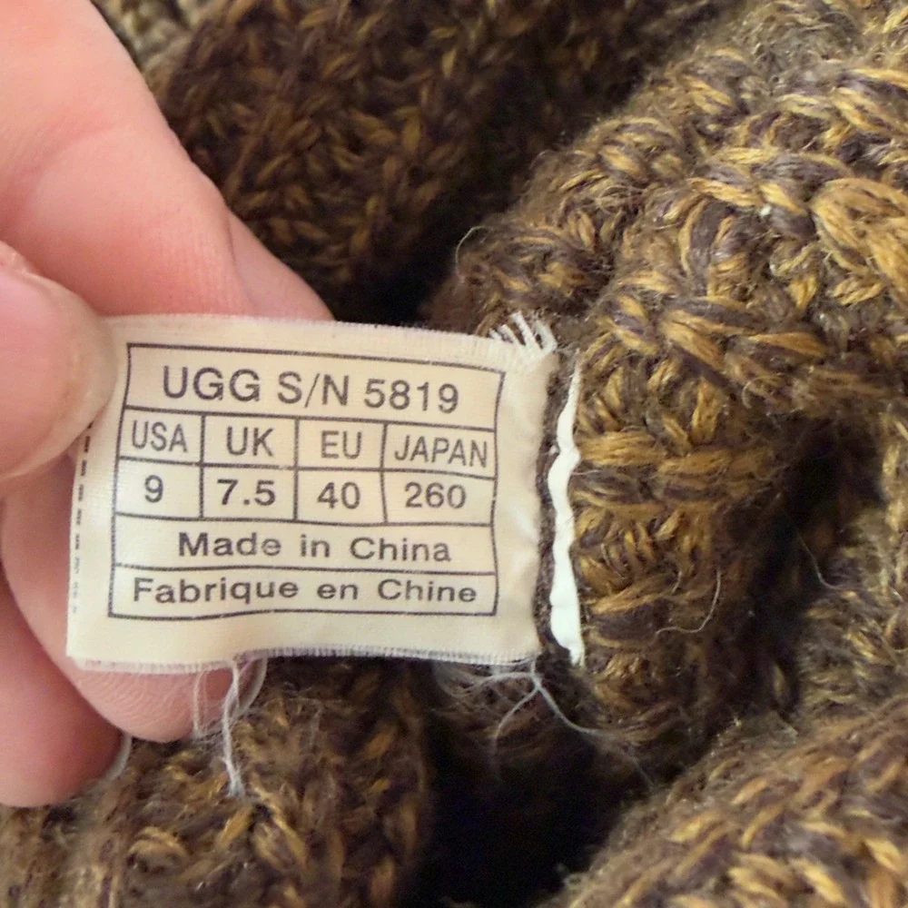 UGG Women's Classic Cardy Sweater Boots Size 9 Brown Knit Winter Preppy Button